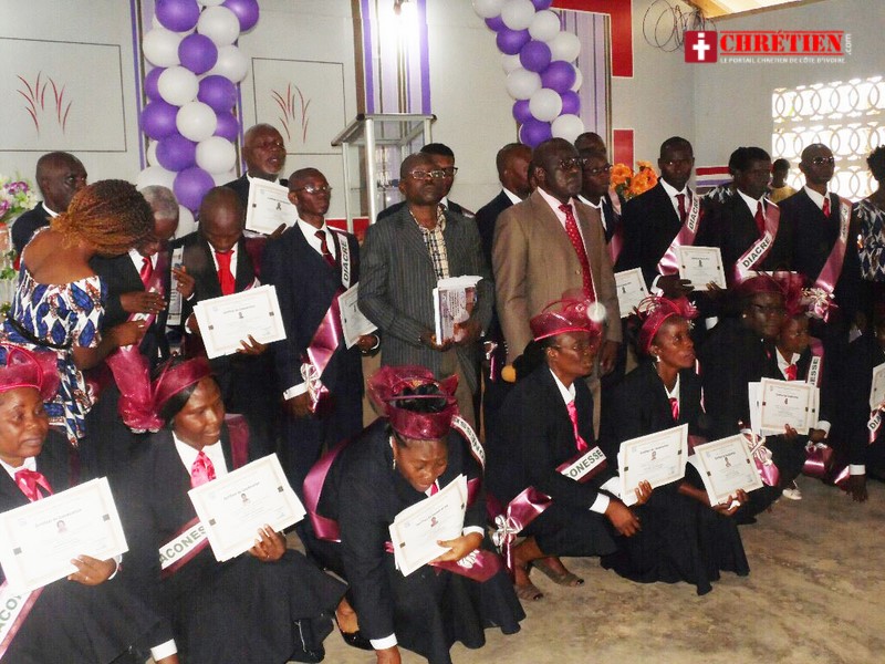 Consécration Les Assemblées de Dieu Temple Emmanuel de Gagnoa mettent